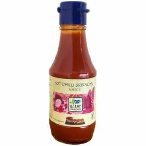 A bottle of Blue Dragon Hot Chilli Sriracha Sauce 1x700ml on a white background.