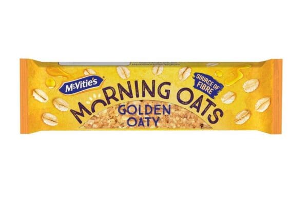 Packaging of McVitie's Oats and Syrup Flapjack Morning Oats 12x60g bar, featuring oat flakes and emphasizing it as a source of fiber.